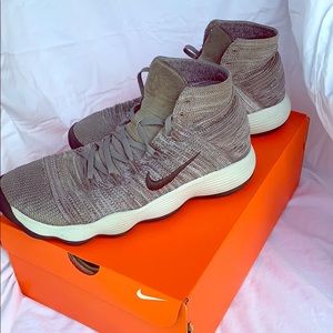 Nike Men’s Hyperdunk size 10